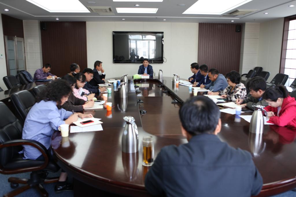 纪委书记张宗伟主持召开廉政座谈会