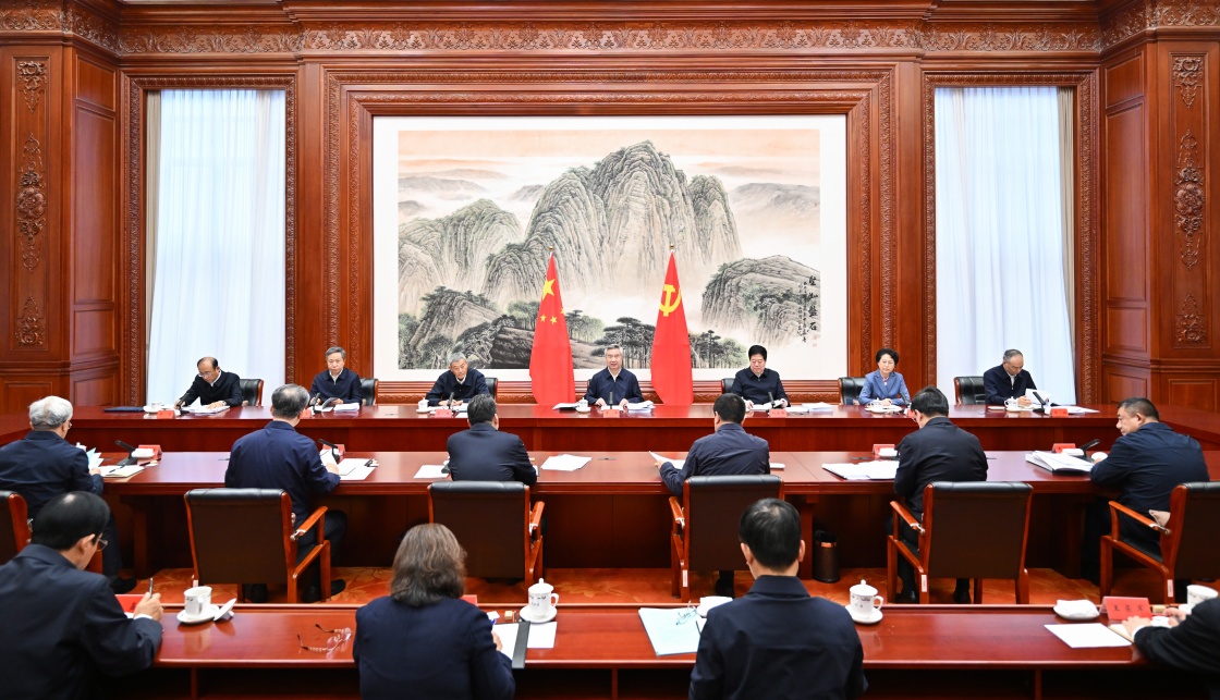 10月24日,二十届中央纪委常委会在北京召开会议,传达学习贯彻党的二十届四中全会精神,中共中央政治局常委、中央纪委书记李希主持会议。新华社记者 岳月伟 摄