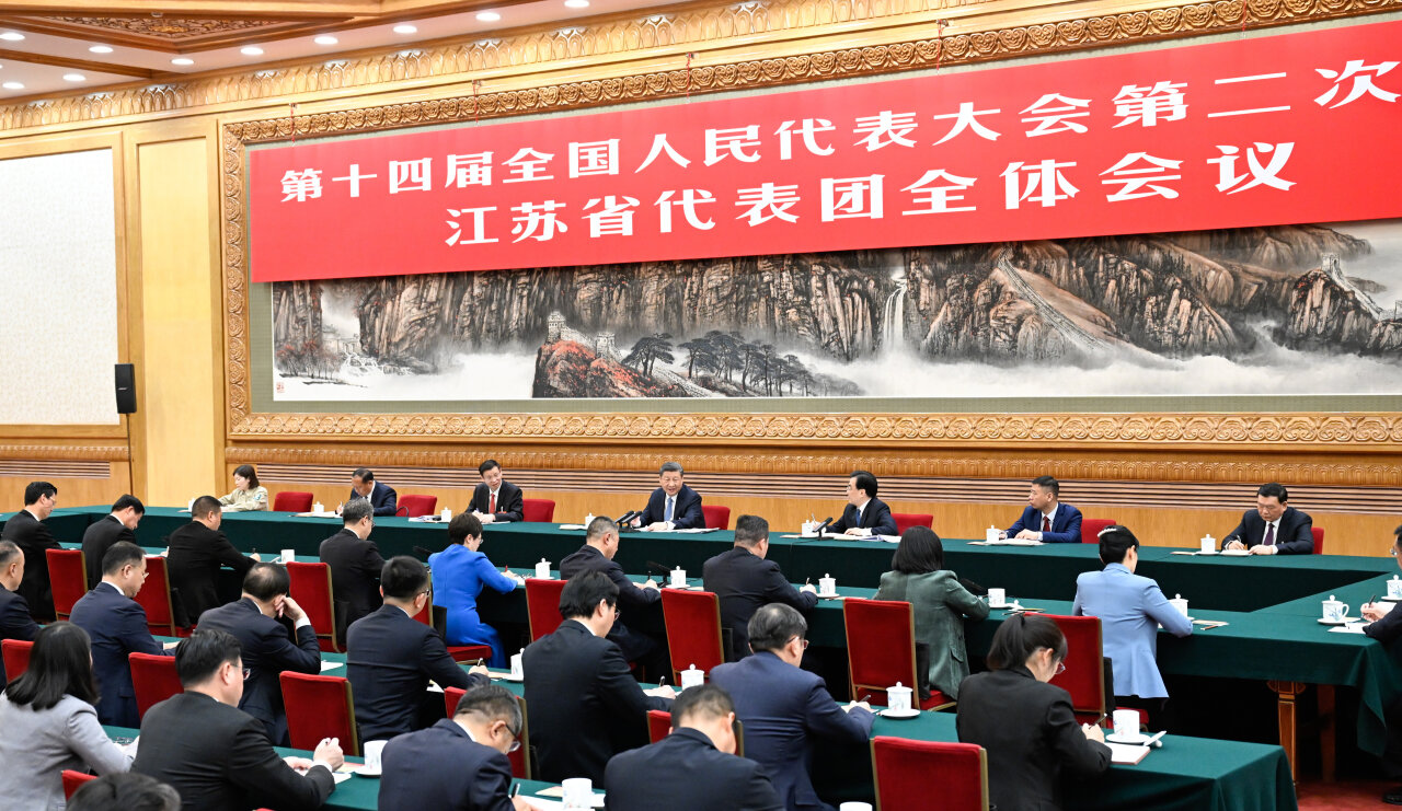 3月5日,中共中央总书记、国家主席、中央军委主席习近平参加他所在的十四届全国人大二次会议江苏代表团审议。新华社记者 谢环驰 摄