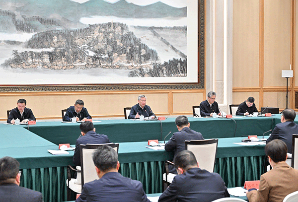 3月18日至21日,中共中央政治局常委、中央纪委书记李希到浙江调研。这是3月20日,李希在杭州主持召开省市县纪委书记座谈会。新华社记者 岳月伟 摄