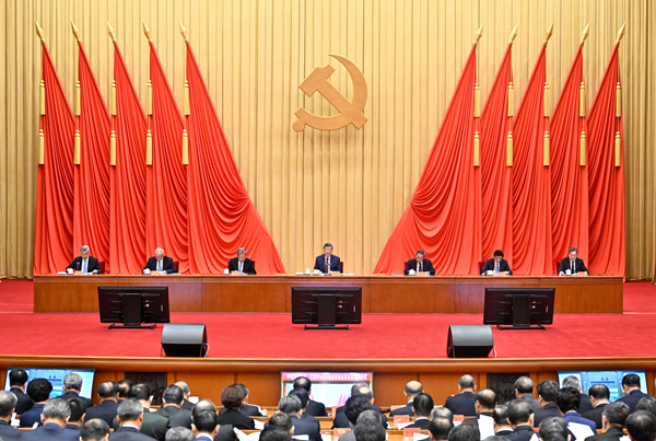 1月12日,中共中央总书记、国家主席、中央军委主席习近平在中国共产党第二十届中央纪律检查委员会第五次全体会议上发表重要讲话。李强、赵乐际、王沪宁、蔡奇、丁薛祥、李希出席会议。 新华社记者 岳月伟 摄